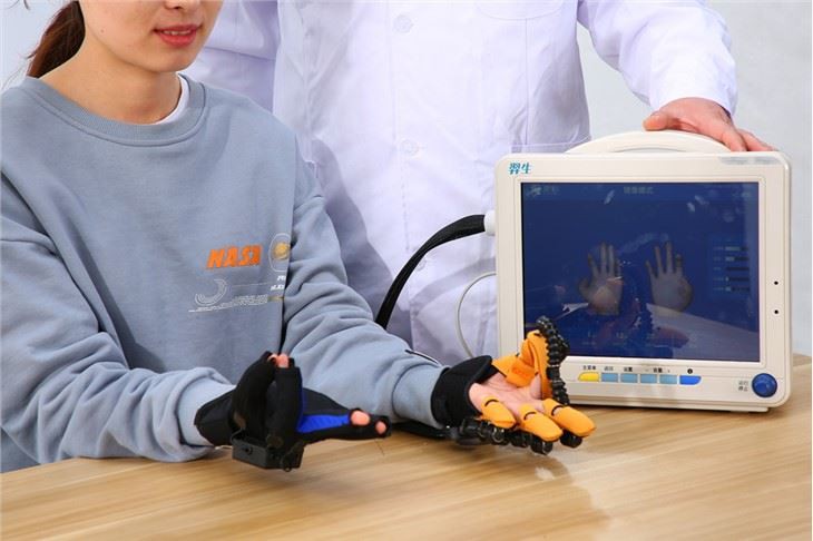 Sarung Tangan Rehabilitasi Stroke Aider